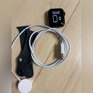 Apple Watch Series 5 40 MM in Space grey/black